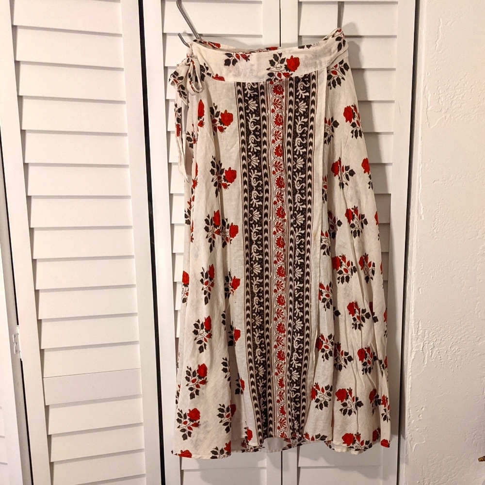 🌹 rose print wrap skirt 🤍 white linen